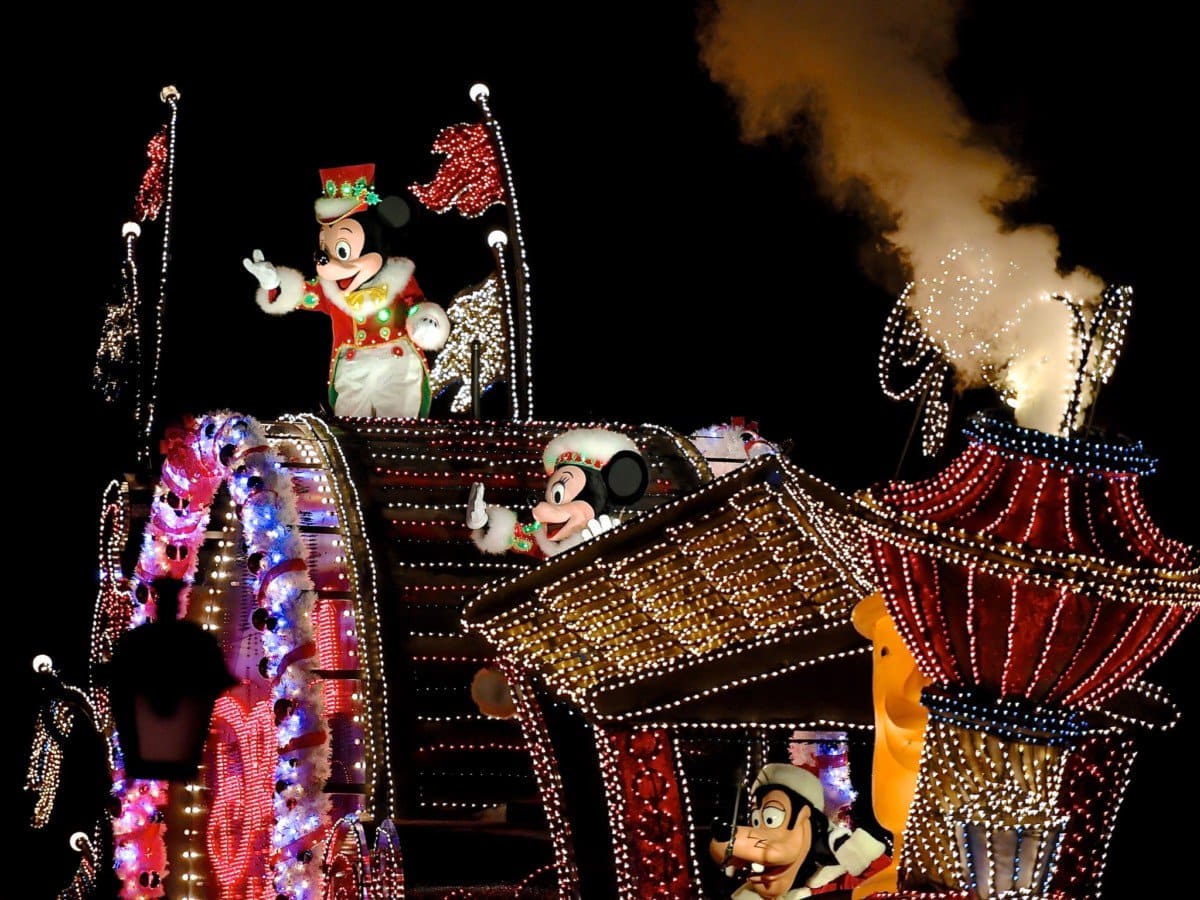 「東京ディズニーランド・エレクトリカルパレード・ドリームライツ」クリスマスバージョン2018スタート