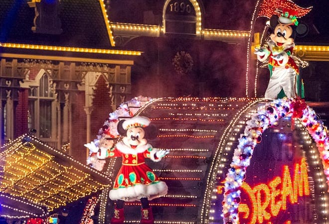 「東京ディズニーランド・エレクトリカルパレード・ドリームライツ」クリスマスバージョンスタート